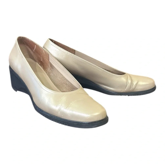 Salvatore Ferragamo Neutral Leather Pumps Size 8 - Picture 8 of 10